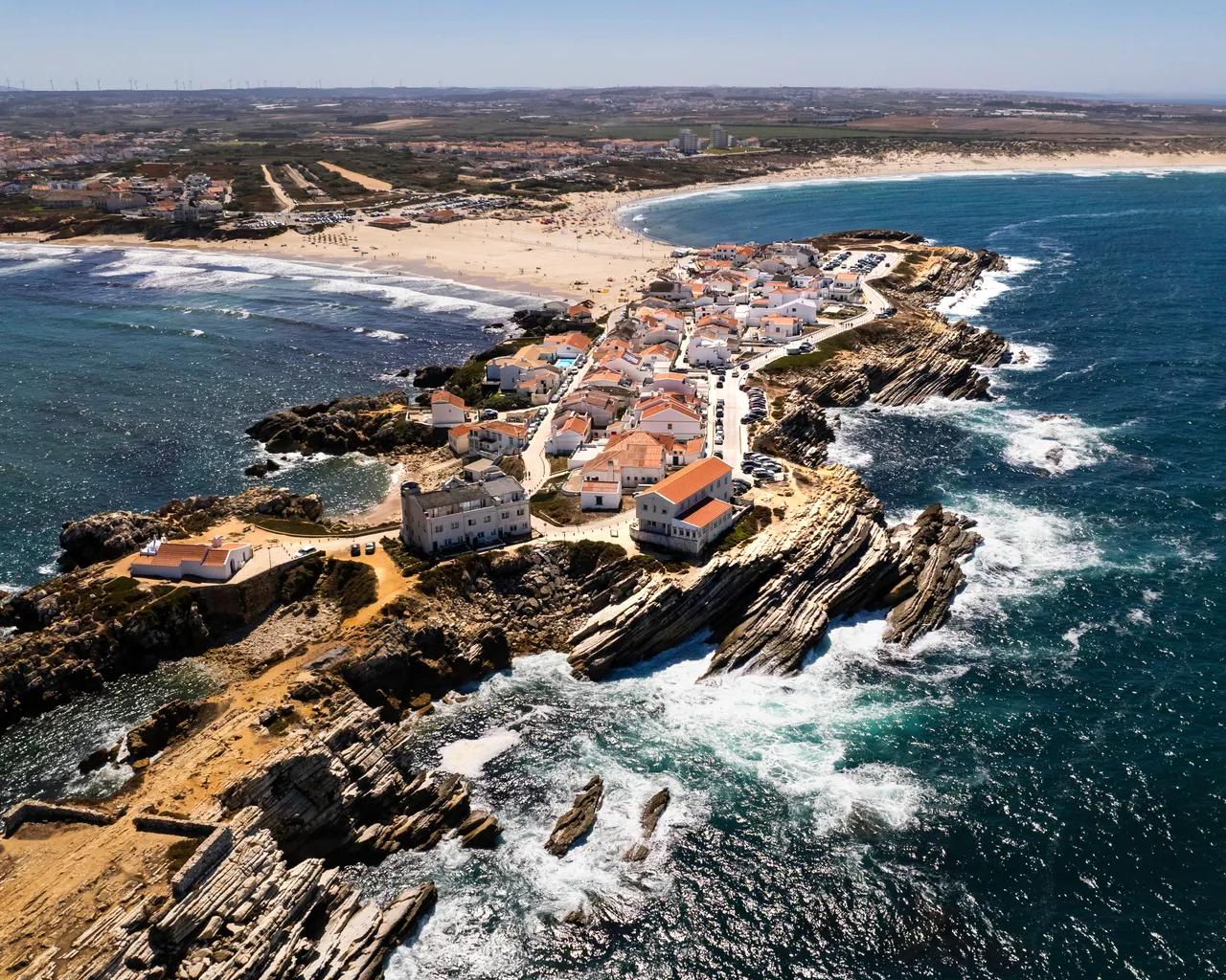 Halvön Baleal sträcker sig ut i Atlanten