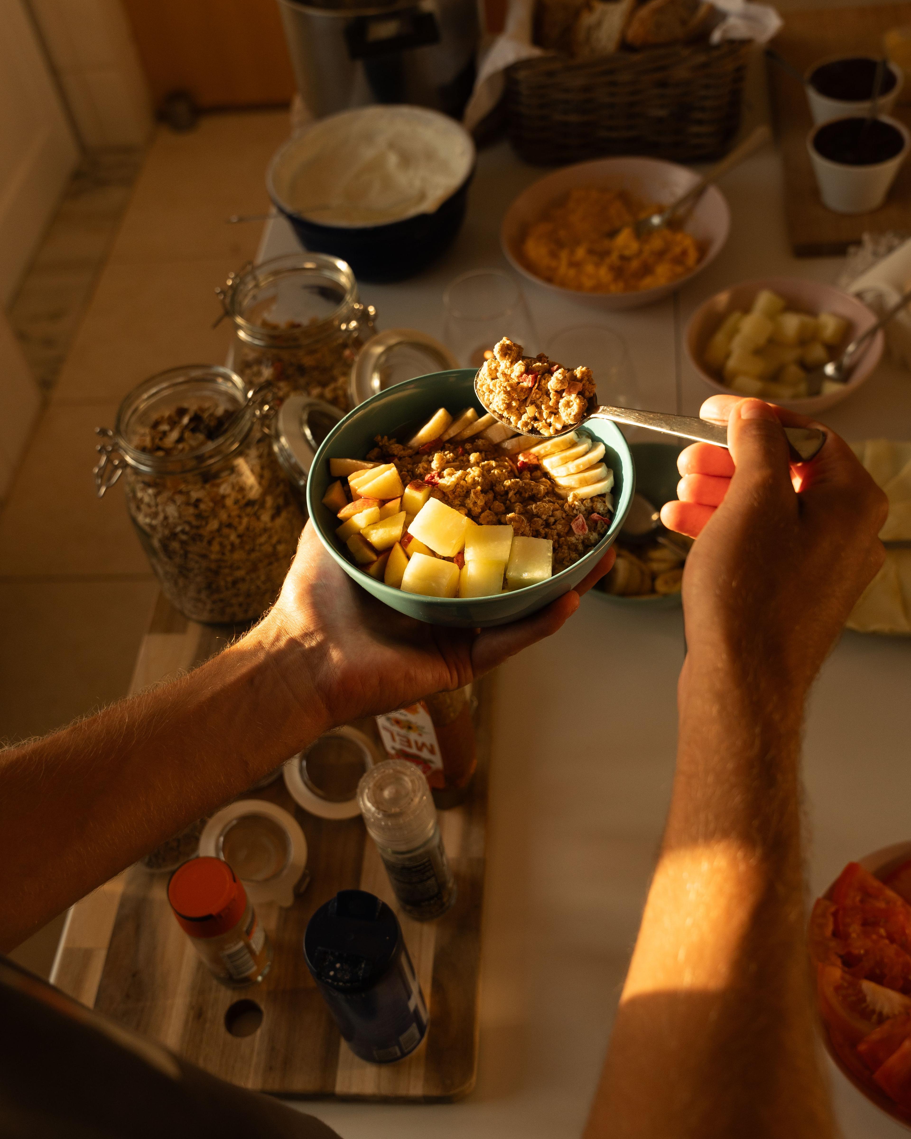 Stor och god frukost på surfcamp