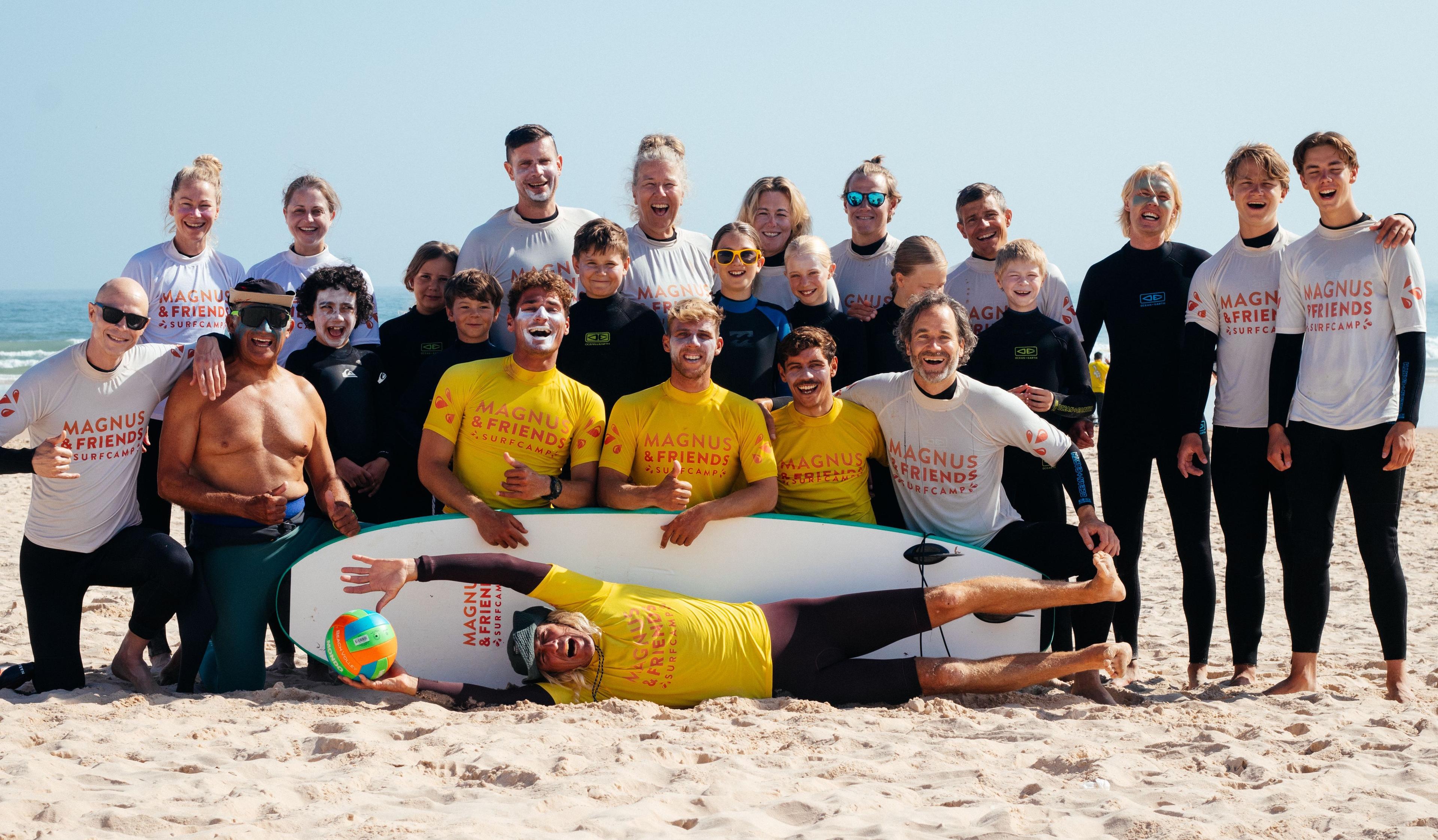 Gruppbild efter surflektion Magnus & friends