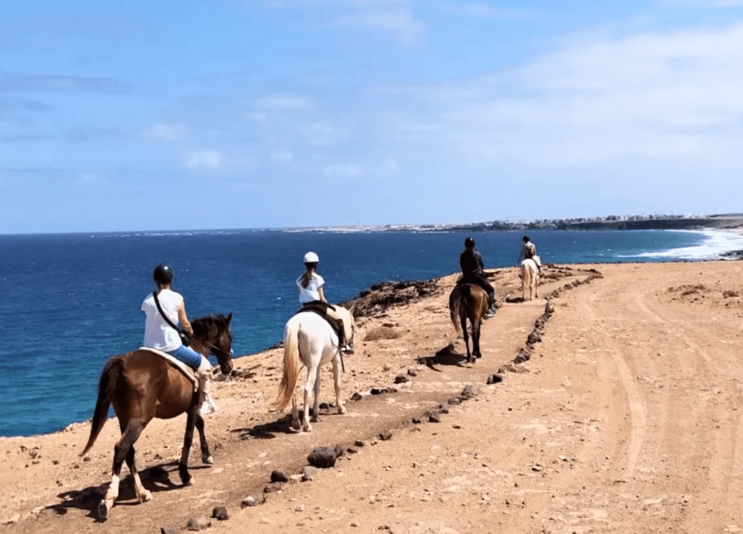 Hästridning i solnedgången på Fuerteventura