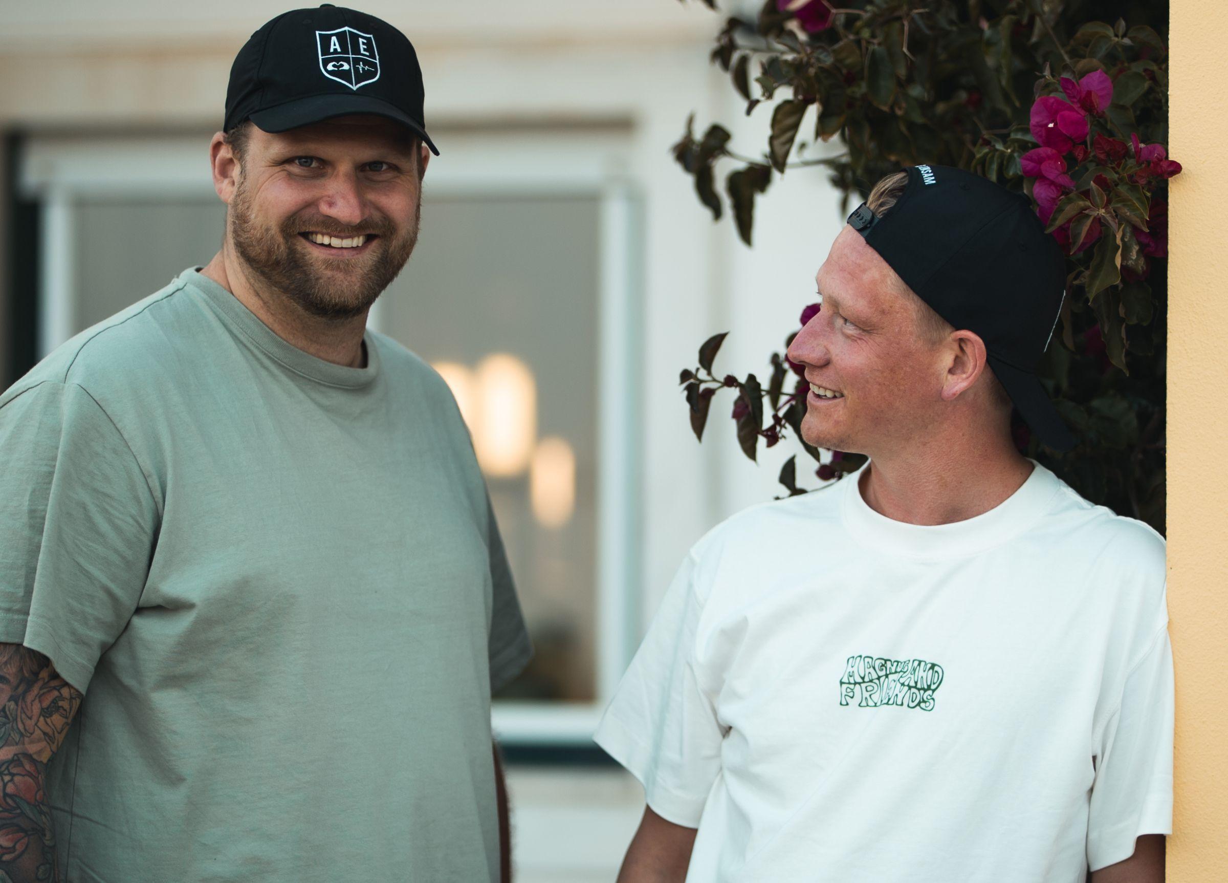 Sebastian och Charlie från Aldrig Ensam hos Magnus & friends