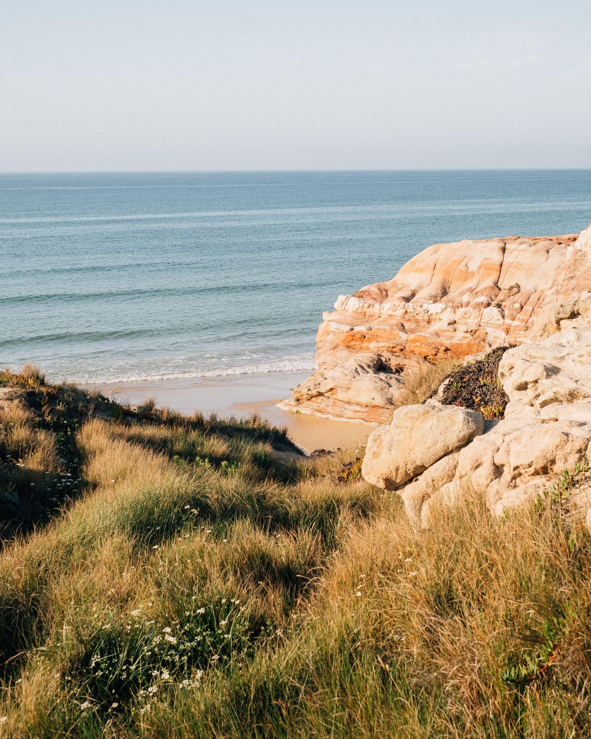 Fotograferat från klipporna ovanför stranden